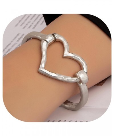 Gold/Silver Love Heart Chunky Bangle Bracelet for Women Teen Girls, Textured Heart Clasp Bangle, Easy to Put On and Take Off ...